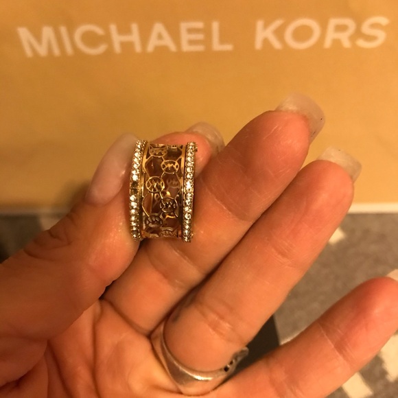 Authentic Michael Kors Metal Size 5 Fashion Ring - Picture 4 of 6